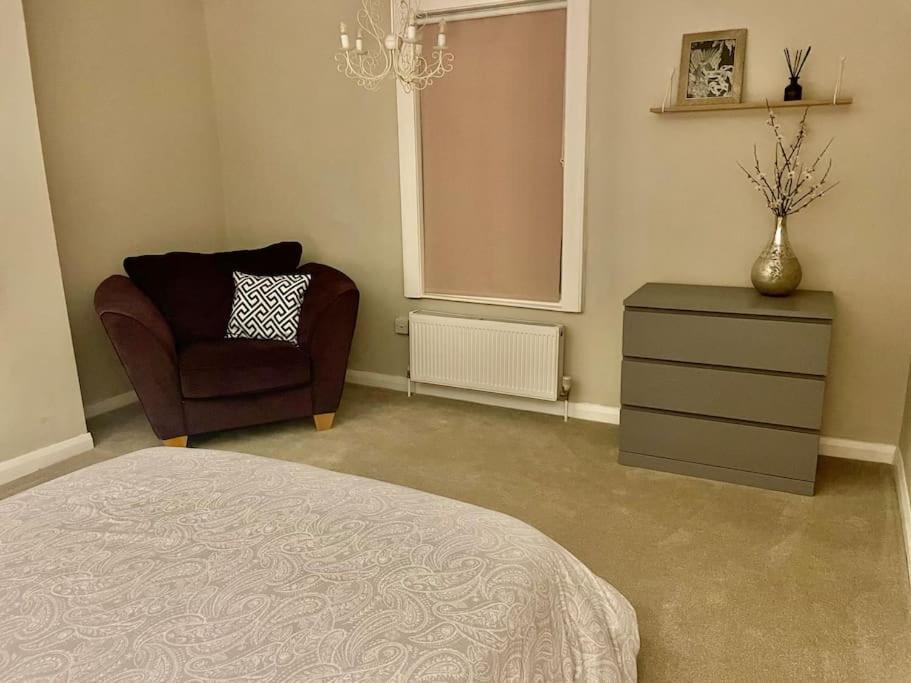 Stylish & Spacious 2 Storey, 3 Bed Apartment Gravesend Esterno foto