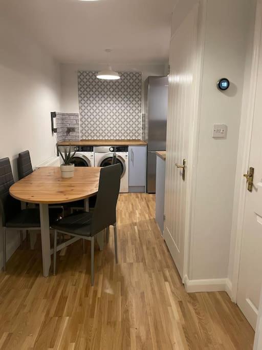 Stylish & Spacious 2 Storey, 3 Bed Apartment Gravesend Esterno foto