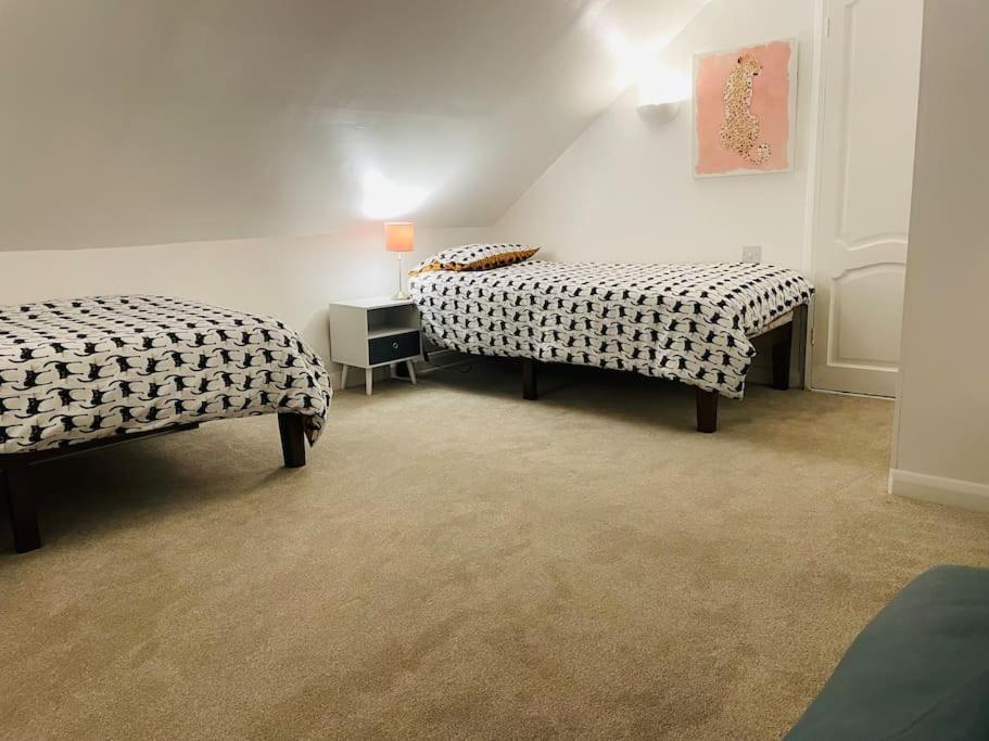 Stylish & Spacious 2 Storey, 3 Bed Apartment Gravesend Esterno foto